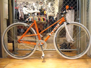 完成車 002